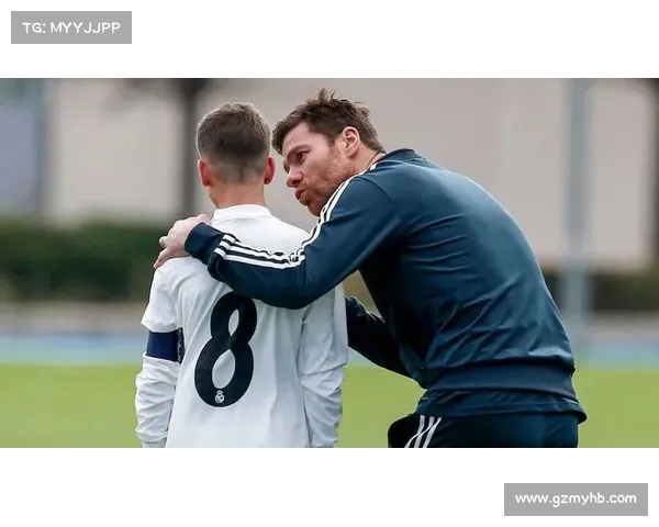 阿隆索或将阿拉巴重新安排至中场位置 助其重塑核心地位 阿隆索或将阿拉巴重新安排至中场位置 助其重塑核心地位